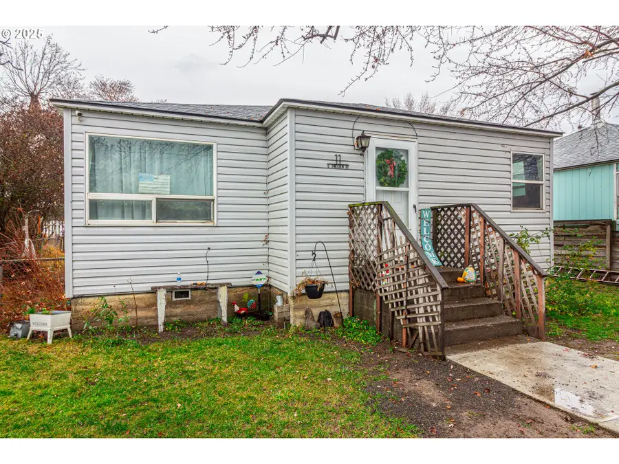 11 S Thielsen St, Echo, OR 97826 - Image #2