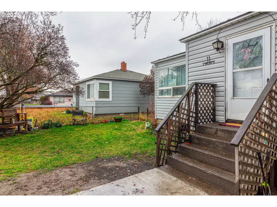 11 S Thielsen St, Echo, OR 97826 - Image #3