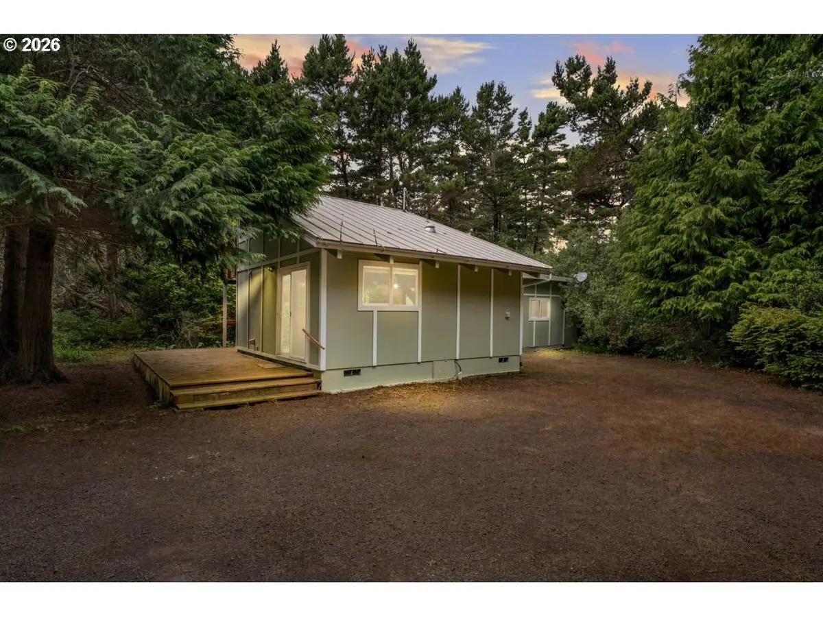88046 Leeward Dr, Florence, OR 97439 - #1