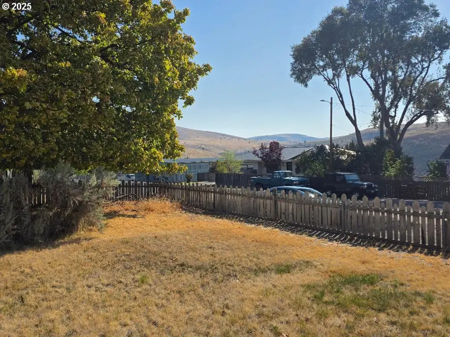 614 Staats Ave, Maupin, OR 97037 - Image #3