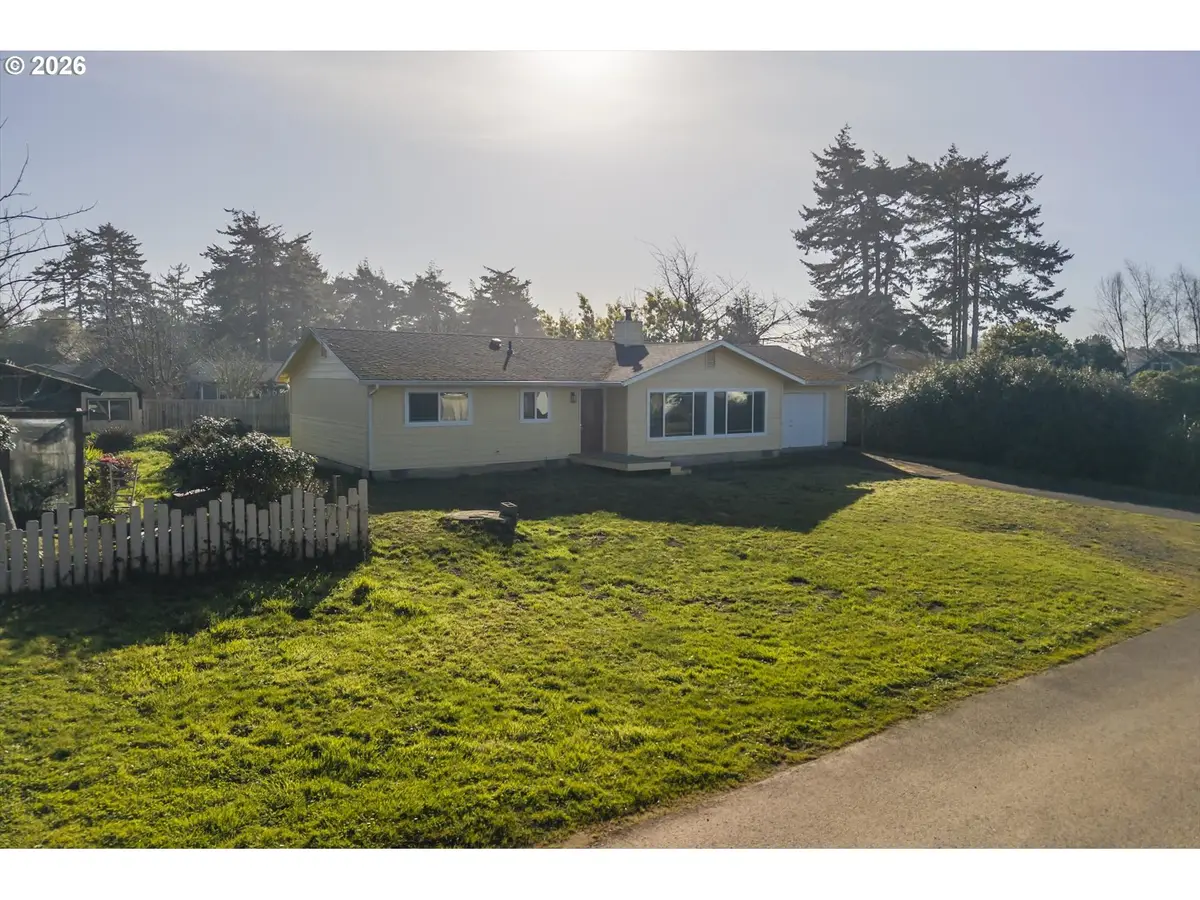 950 1st St, Bandon, OR 97411 - Image #1