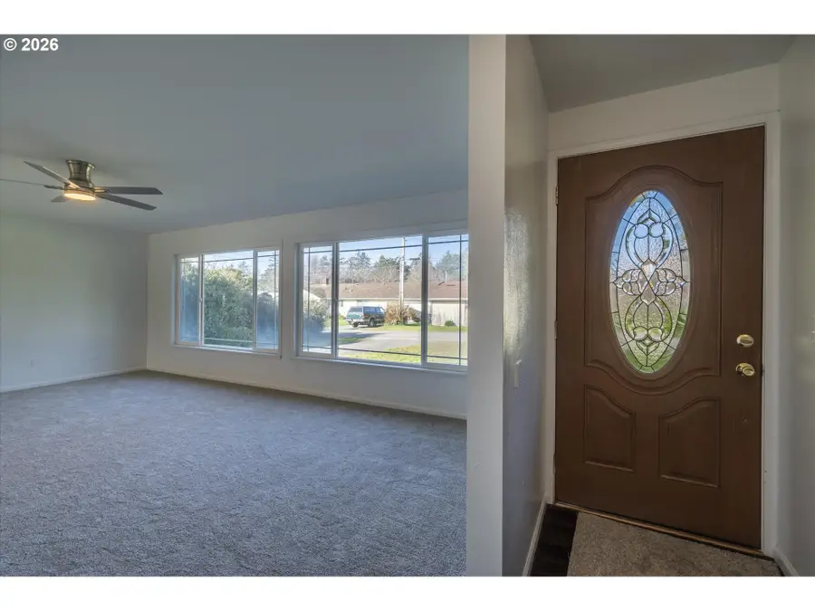 950 1st St, Bandon, OR 97411 - Image #3