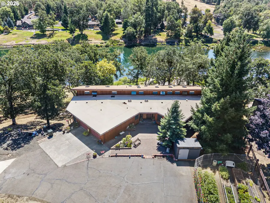 375 Acorn Dr, Roseburg, OR 97470 - Image #2