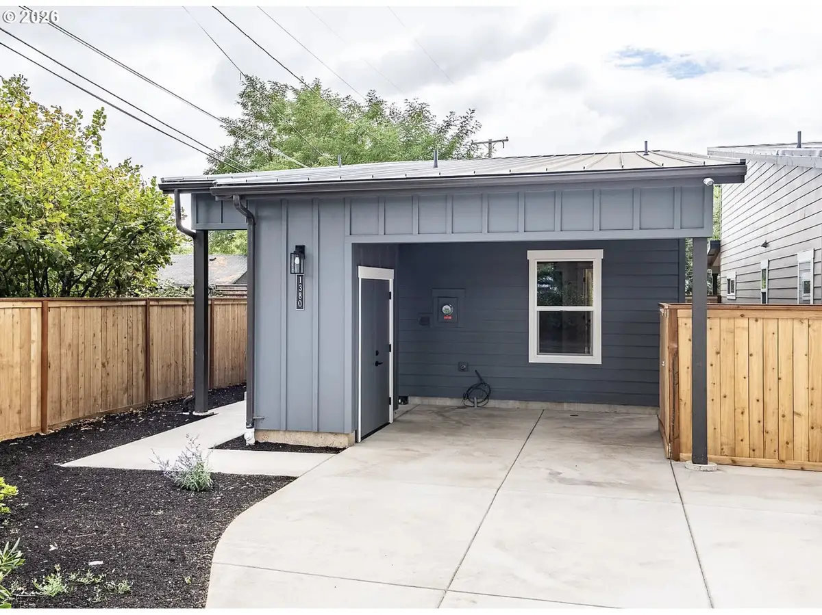 1392 Jacobs Dr, Eugene, OR 97402 - #1