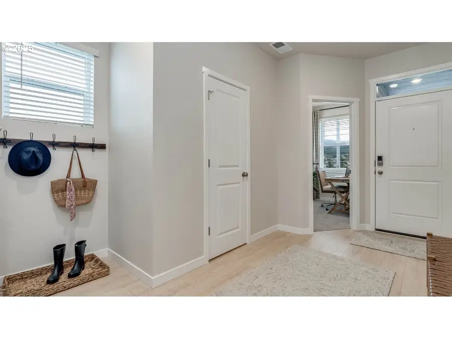 3752 SW Eleven Mile Ave, Gresham, OR 97080 - #2