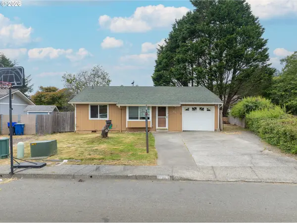 821 Kevin Pl, Brookings, OR 97415