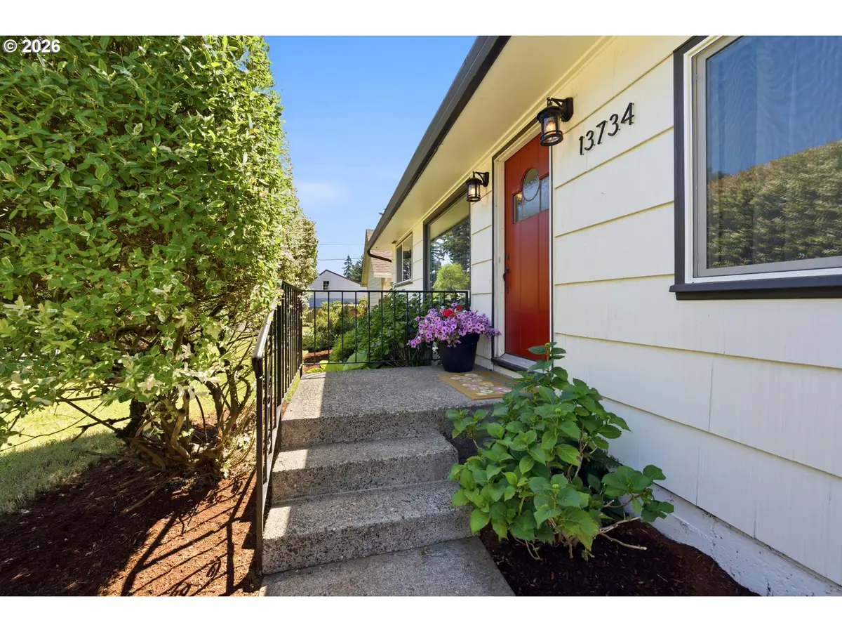 13734 SE Lincoln St, Portland, OR 97233 - #1