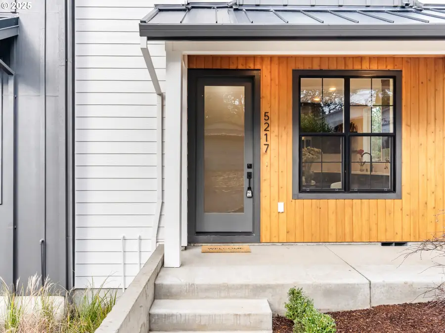 5217 SW Vacuna St, Portland, OR 97219 - Image #2