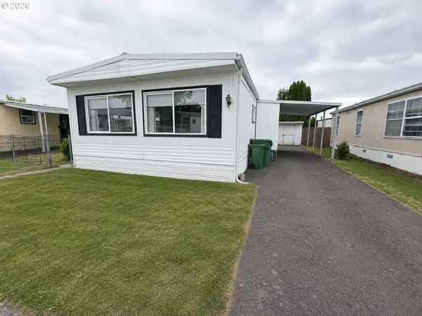 2902 E 2nd St #19, Newberg, OR 97132