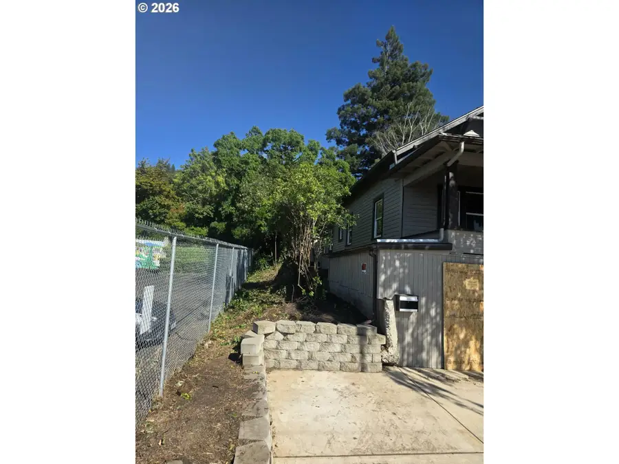 633 SE Kane St, Roseburg, OR 97470 - #3