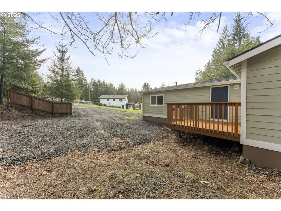 61912 Olive Barber Rd, Coos Bay, OR 97420 - Image #3