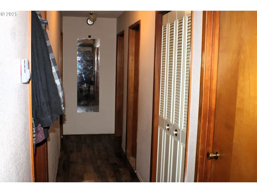 1383 N Old Pacific Hwy, Myrtle Creek Riddle, OR 97457 - Image #3