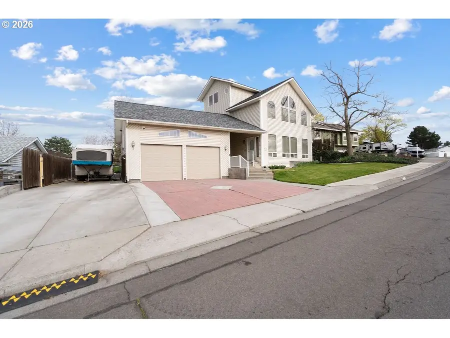 325 SE 9th Dr, Hermiston, OR 97838 - #2