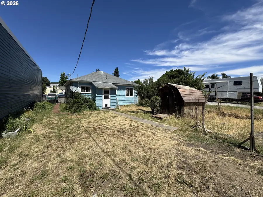 208 E Main St, Goldendale, WA 98620 - #3