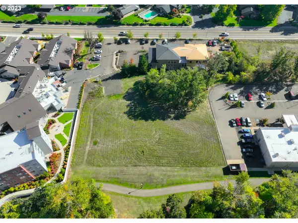 2460 NW Edenbower Blvd, Roseburg, OR 97471