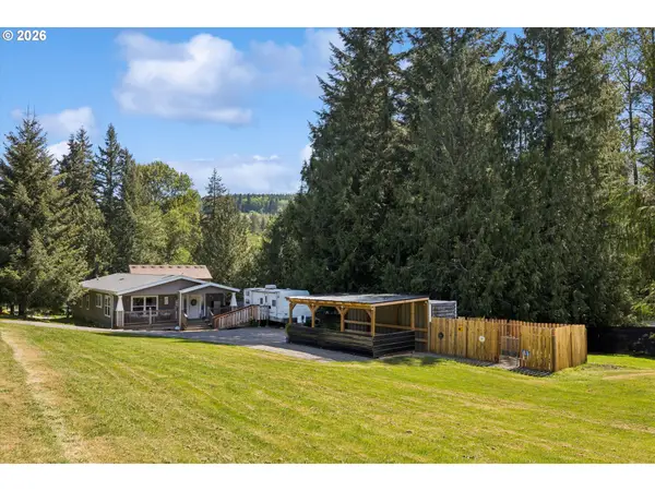 230 Home Town Dr, Kelso, WA 98626
