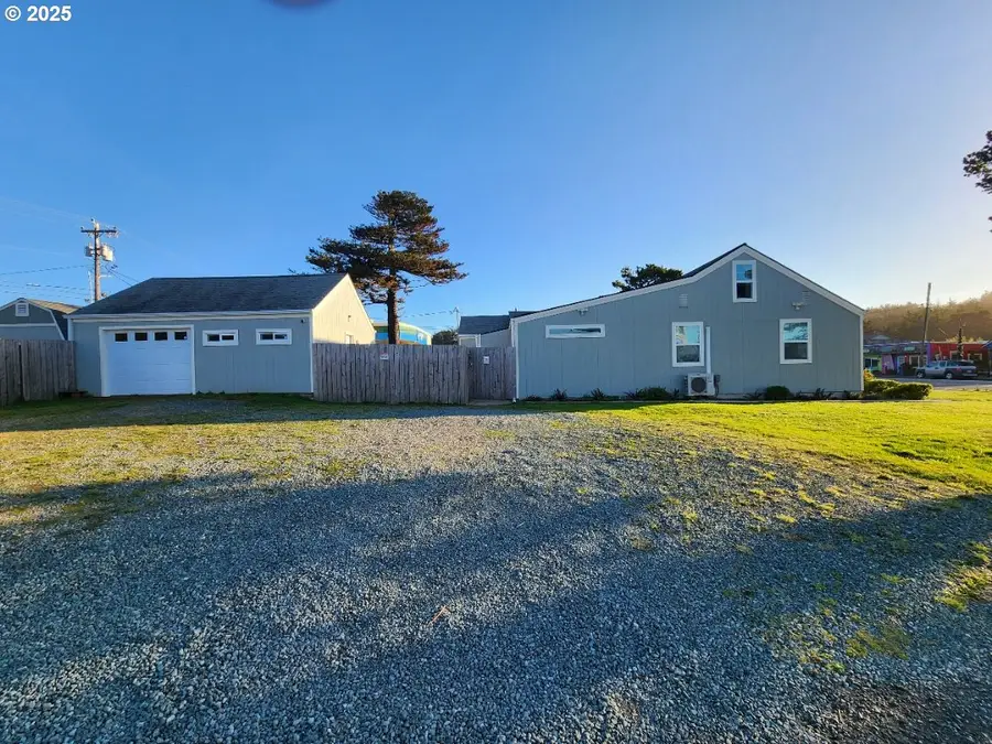 928 Oregon St, Port Orford, OR 97465 - #3