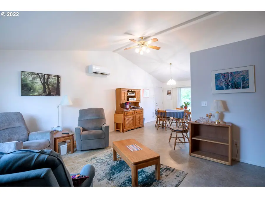 3497 Douglas Dr, Springfield, OR 97478 - Image #2