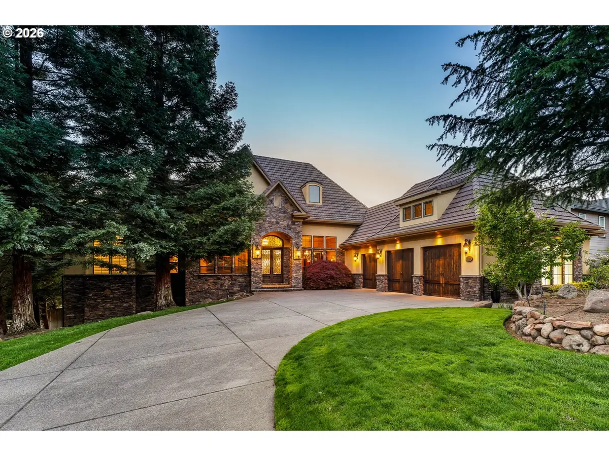 5637 Saddle Ridge Dr, Medford, OR 97504 - #1