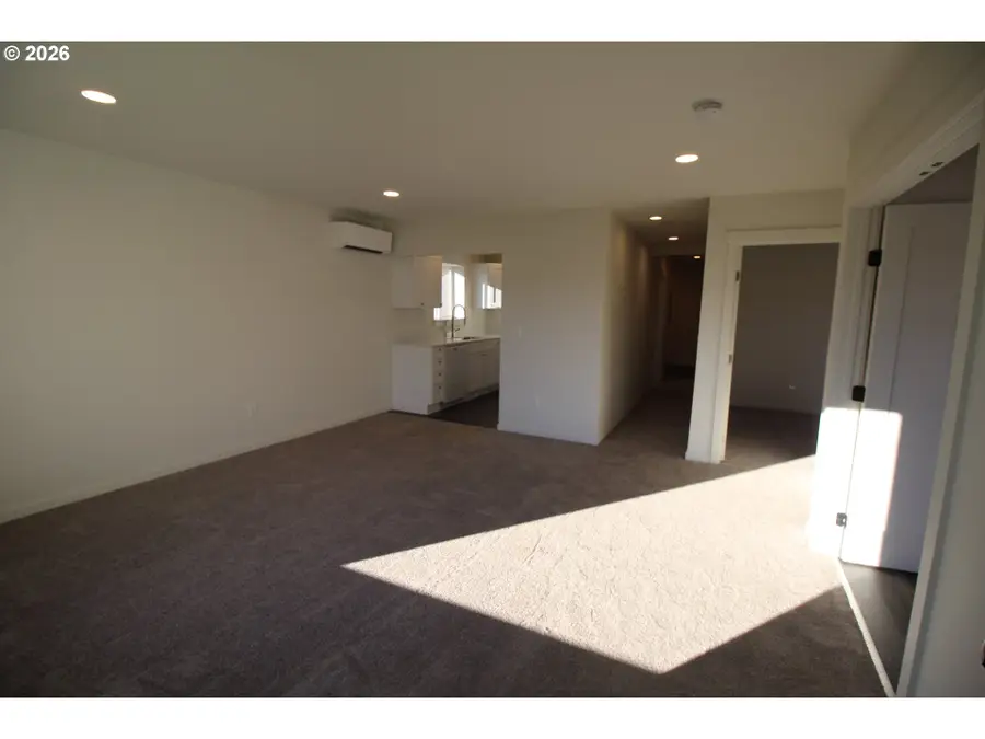 186 SW Rainbow Ave, Dallas, OR 97338 - Image #2