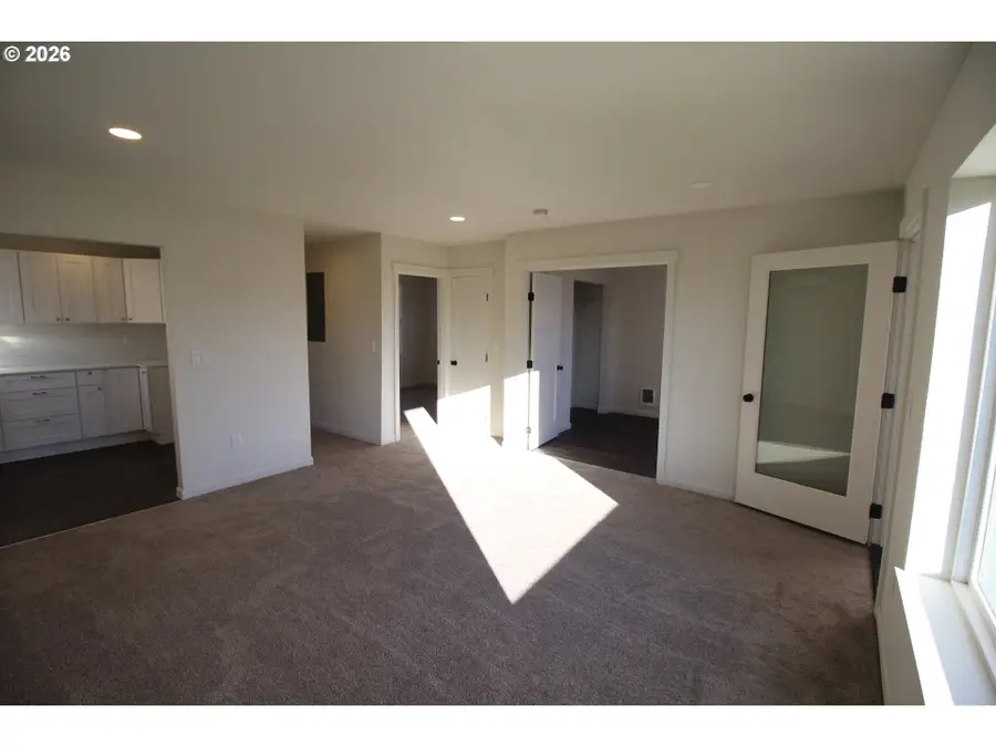 186 SW Rainbow Ave, Dallas, OR 97338 - Image #3