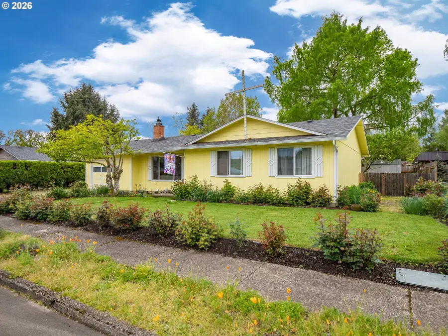 1392 SW Myrtle St, Dundee, OR 97115 - #2