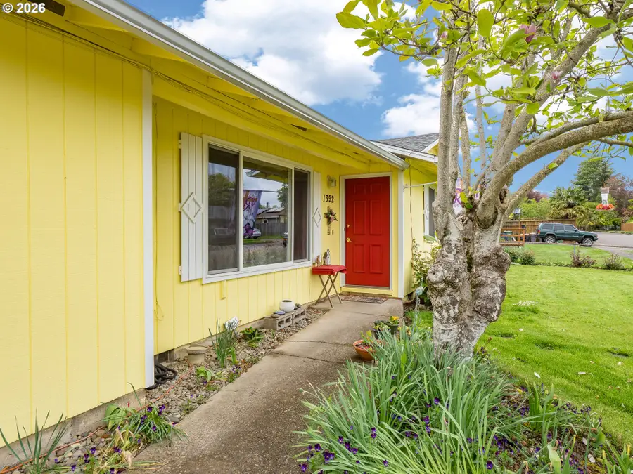 1392 SW Myrtle St, Dundee, OR 97115 - #3