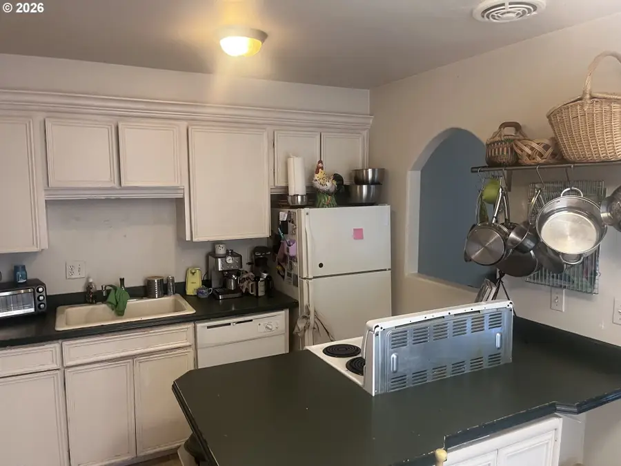 970 NW Wonderview Ct, Gresham, OR 97030 - #2