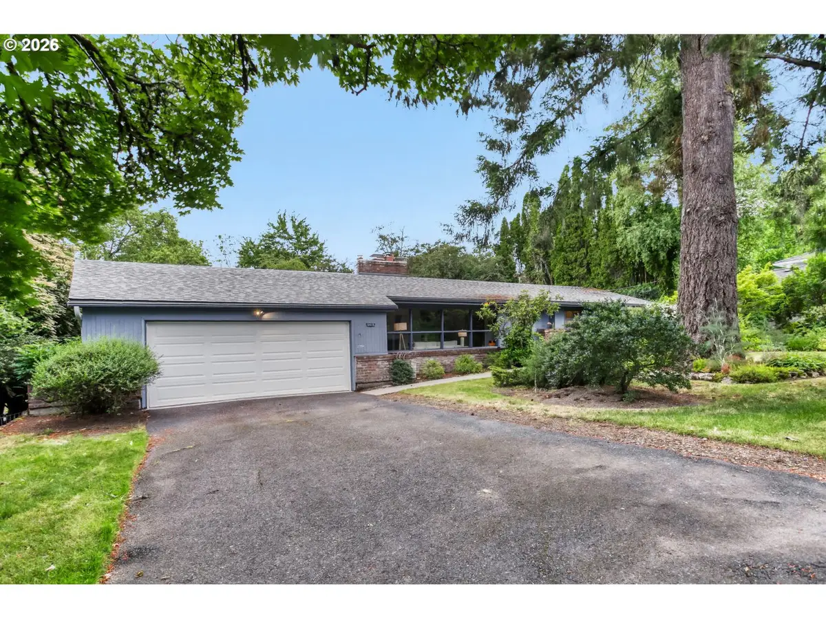 8015 SW Fairway Dr, Portland, OR 97225 - #1