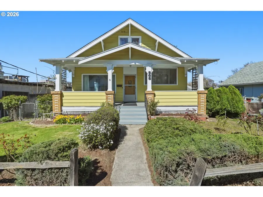 805 E 12th St, The Dalles, OR 97058 - #2