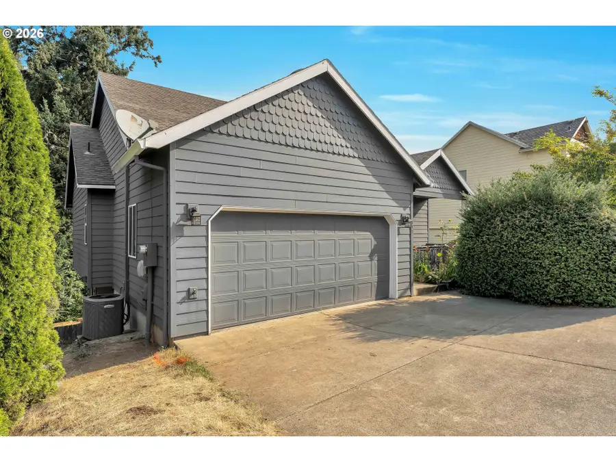 719 SE Forest Glen Rd, Estacada, OR 97023 - #3