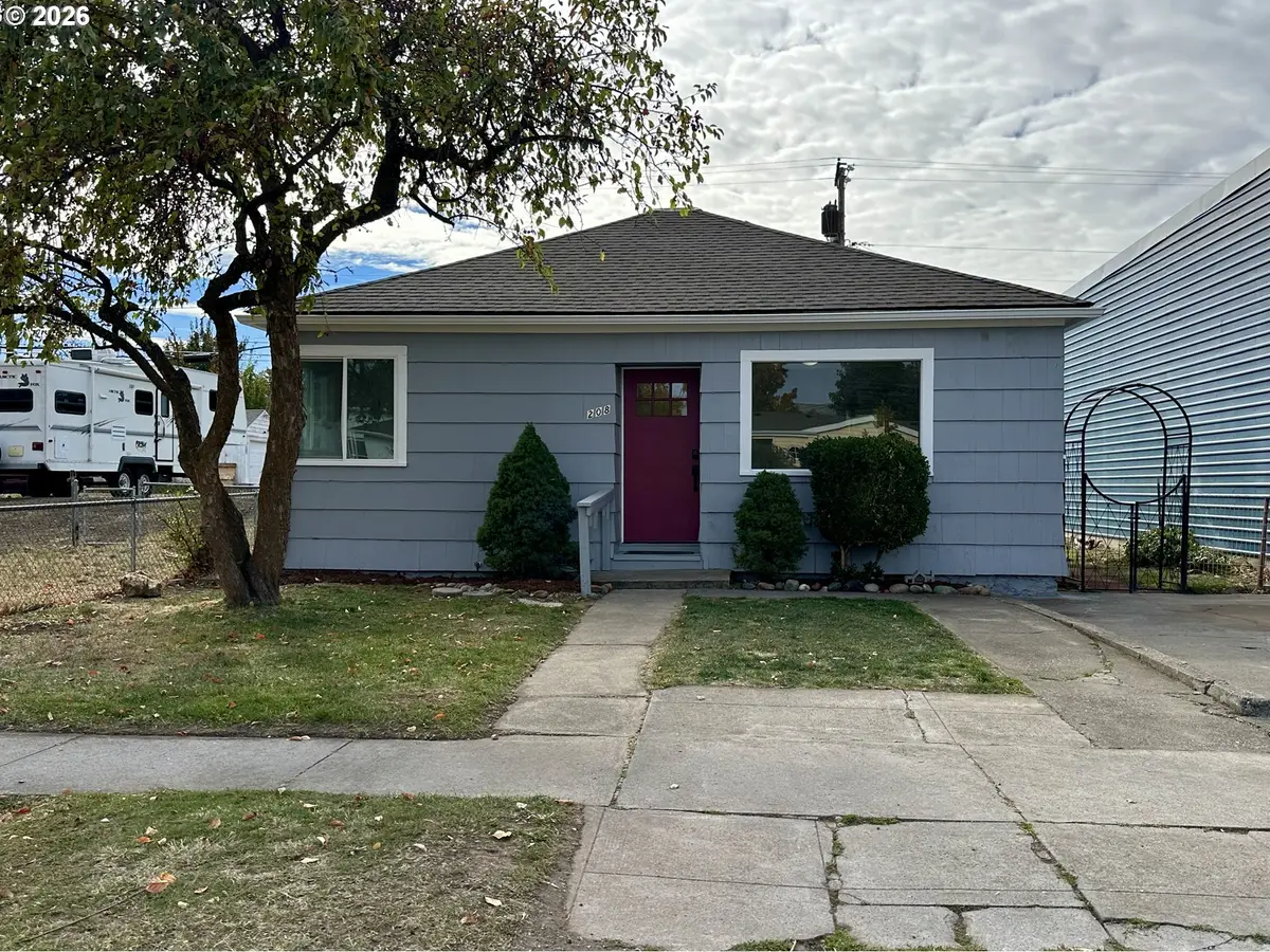 208 E Main St, Goldendale, WA 98620 - #1
