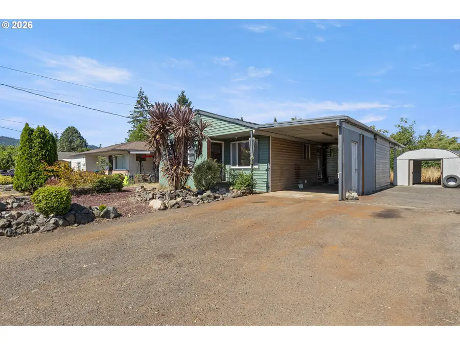 324 W Berdine St, Roseburg, OR 97471 - #3