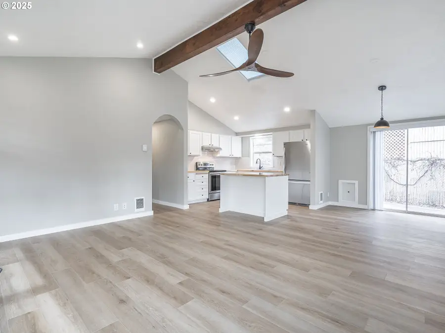 16817 SE Pine St, Portland, OR 97233 - Image #2