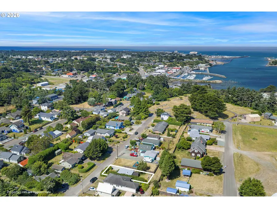 875 Division St Ne, Bandon, OR 97411 - #3