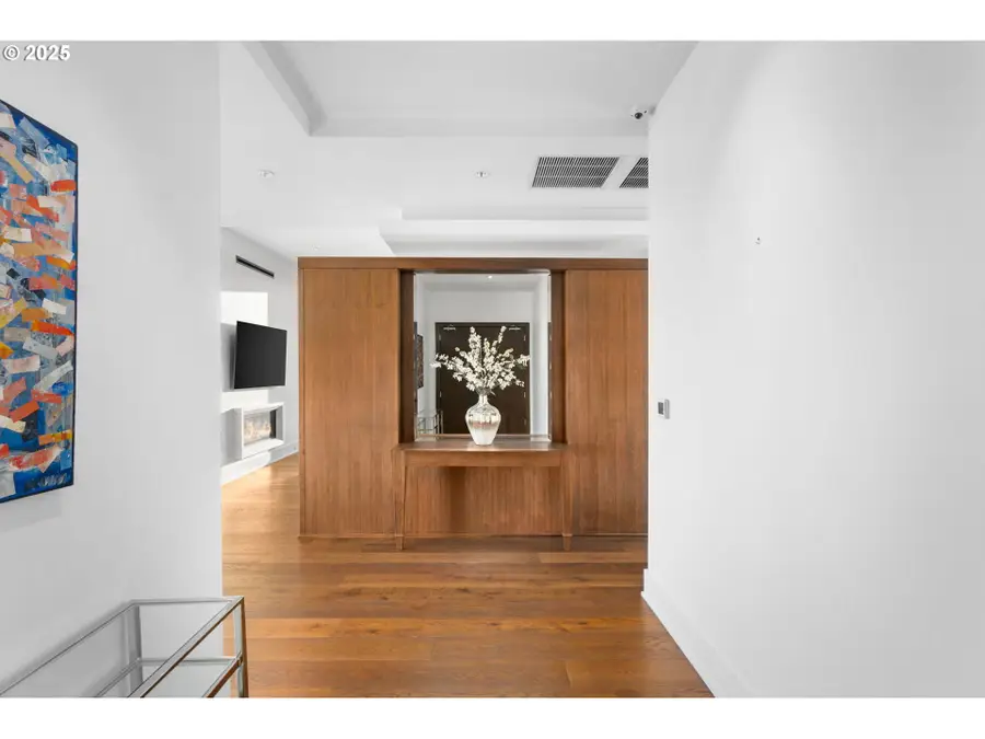 1001 NW Lovejoy St #PH-3, Portland, OR 97209 - #3