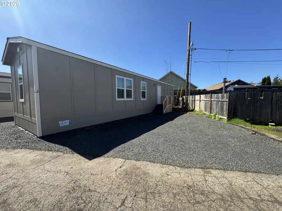 1085 W 1st Ave #J, Junction City, OR 97448 - #2