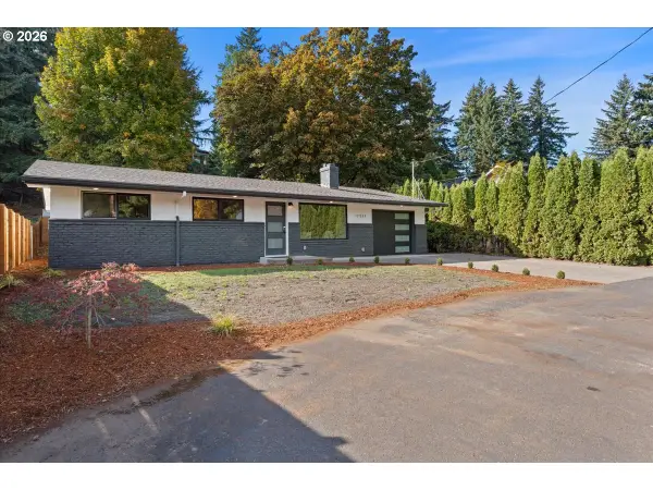 17055 SE Webster Rd, Gladstone, OR 97027