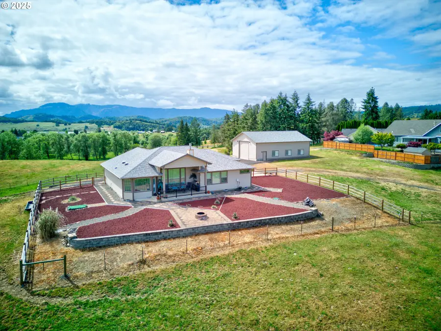 910 Swallow Ave, Sutherlin, OR 97479 - #2