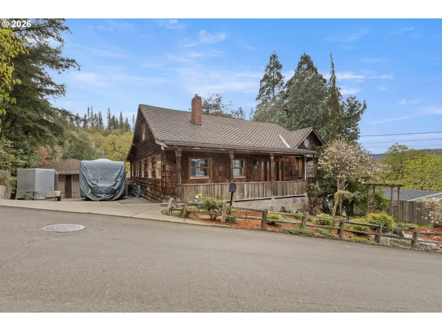 1365 SE Overlook Ave, Roseburg, OR 97470 - #2
