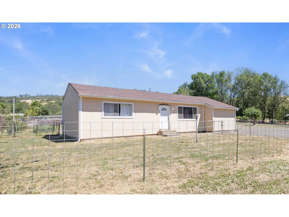 528 Buckhorn Rd, Roseburg, OR 97470 - #1