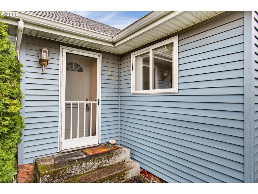 657 17th Ave, Longview, WA 98632 - #2