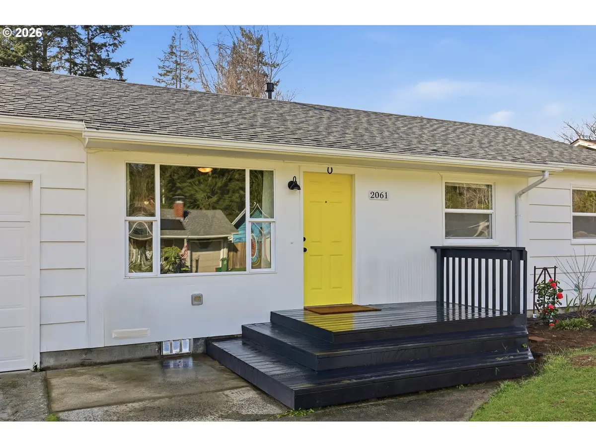 2061 Juniper Ave, Coos Bay, OR 97420 - #1