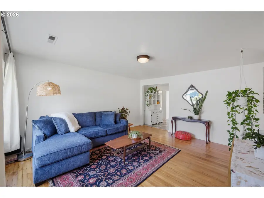 2061 Juniper Ave, Coos Bay, OR 97420 - #3