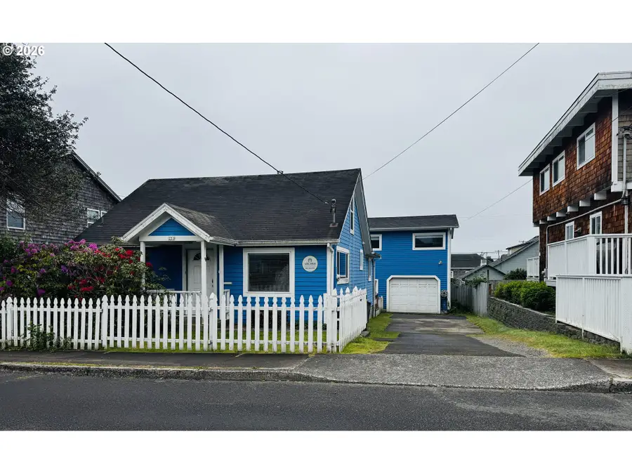 251 10th Ave, Seaside, OR 97138 - #2