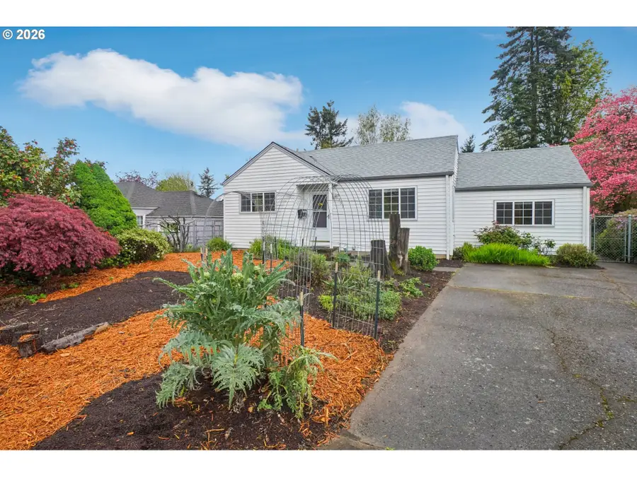 137 Cedar Ln, Wood Village, OR 97060 - #2