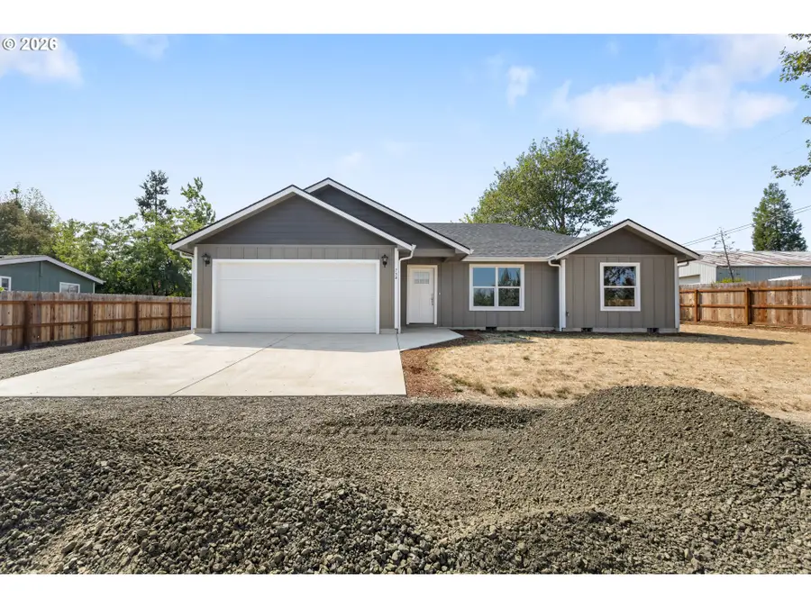 754 SE Hall St, Winston, OR 97496 - #3