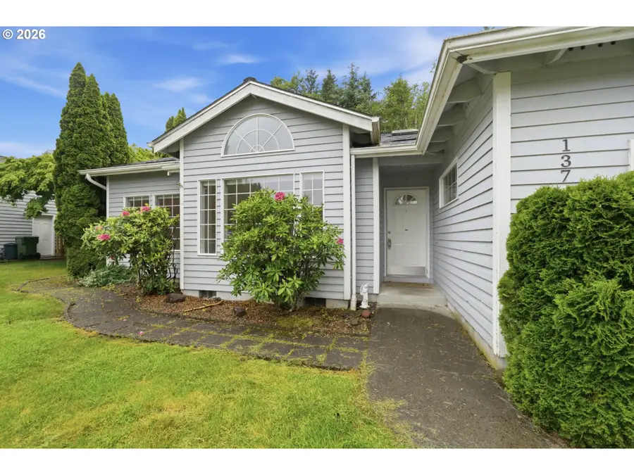 137 SW Gardenia Ave, Warrenton, OR 97146 - #2