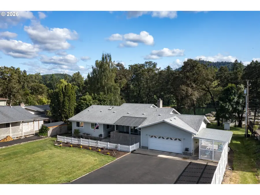 200 Rivershore Dr, Roseburg, OR 97470 - #2