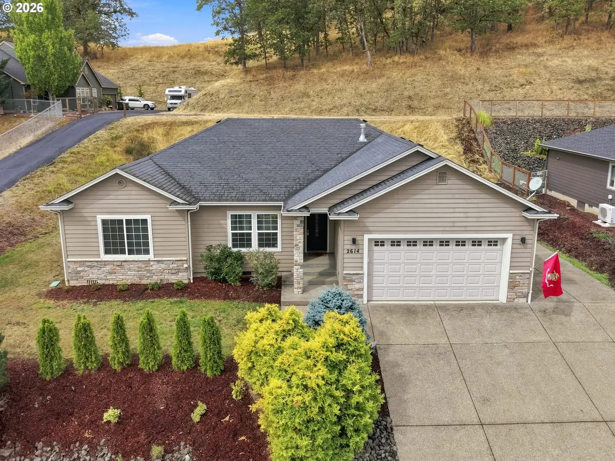 2614 Loma Vista Dr, Roseburg, OR 97471 - #1